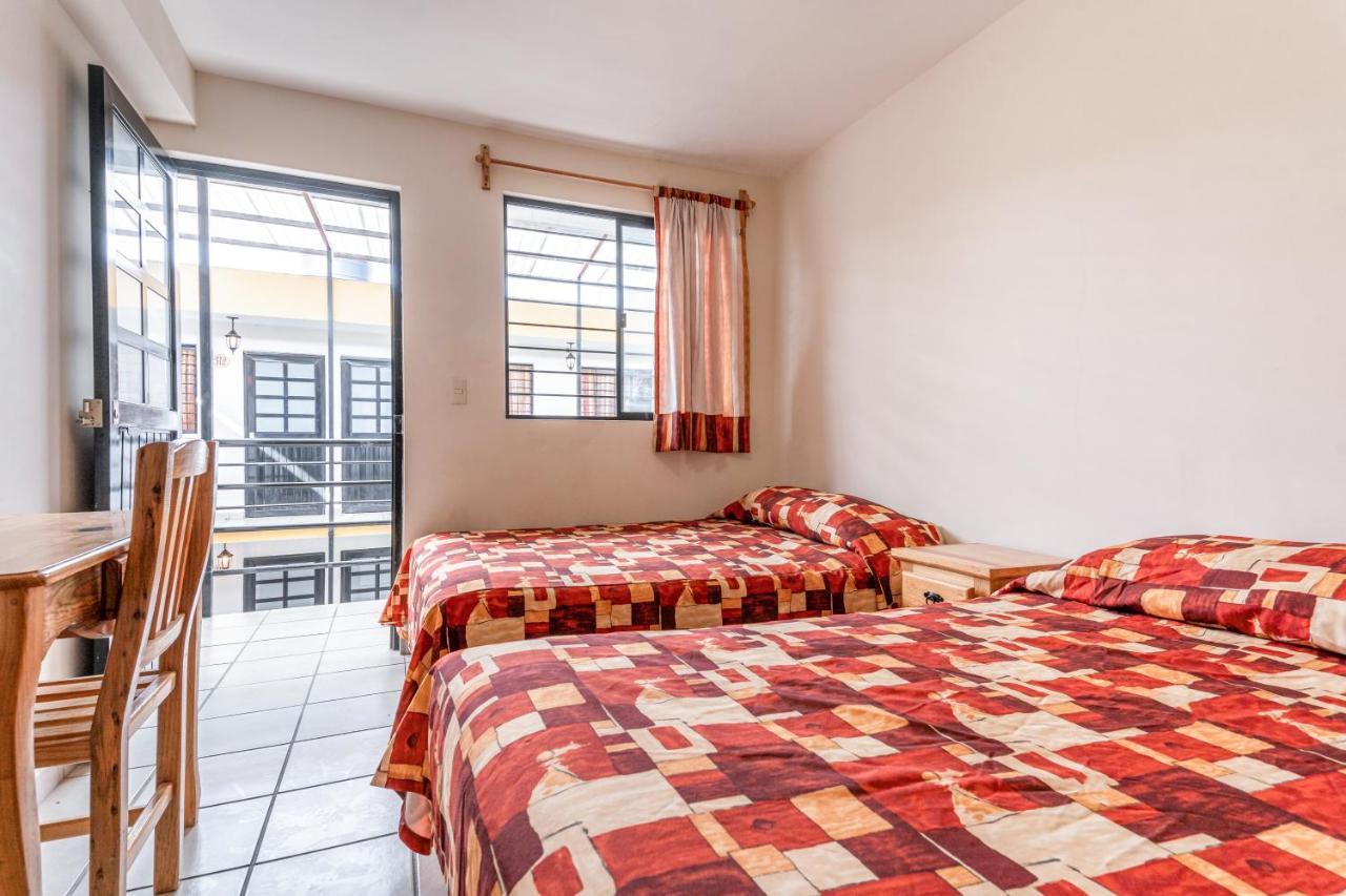Cinco De Mayo Hotel Queretaro Bagian luar foto