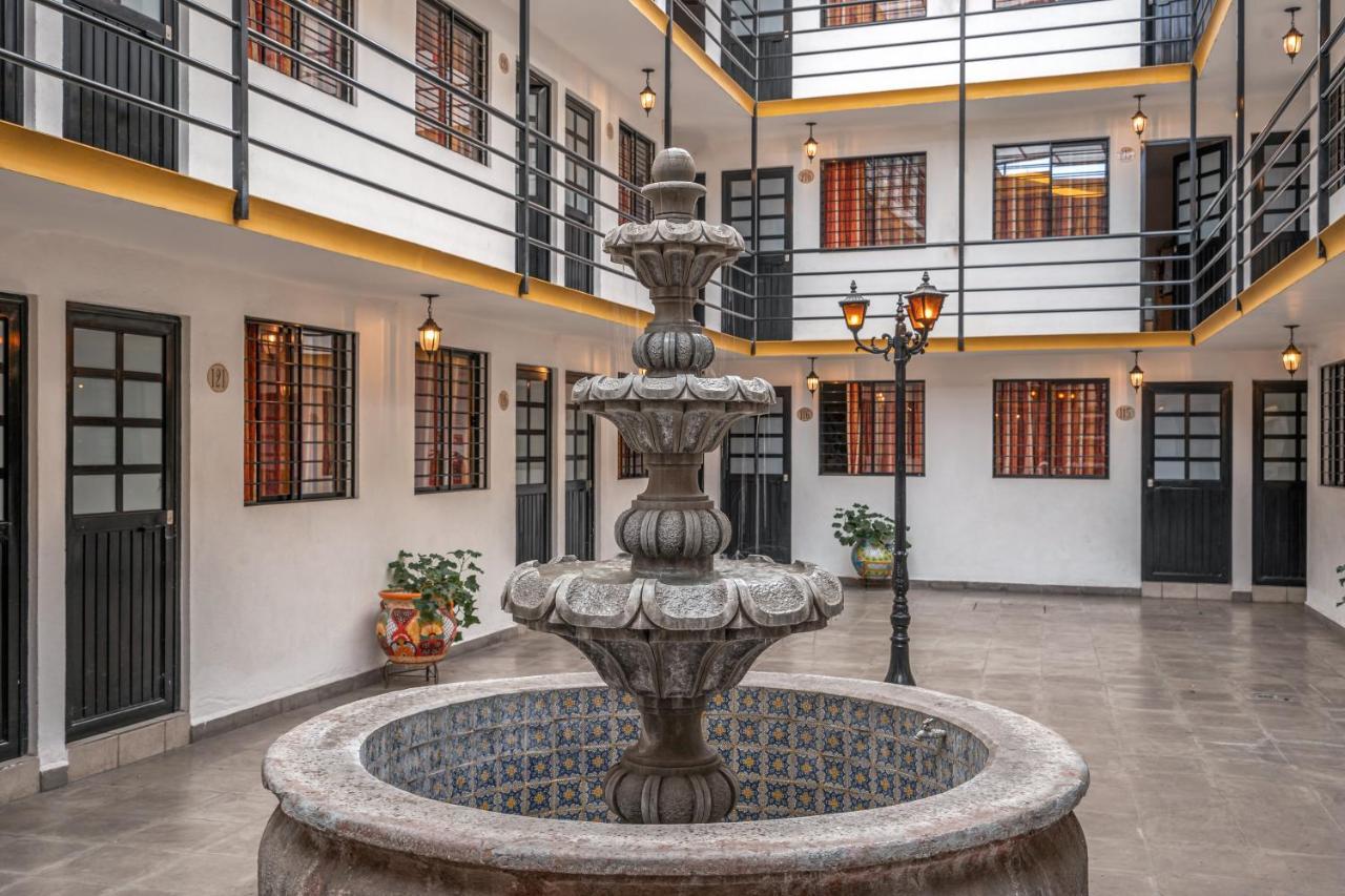 Cinco De Mayo Hotel Queretaro Bagian luar foto