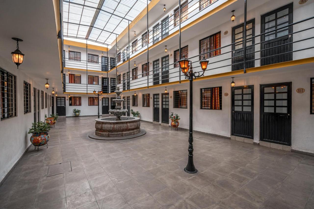 Cinco De Mayo Hotel Queretaro Bagian luar foto