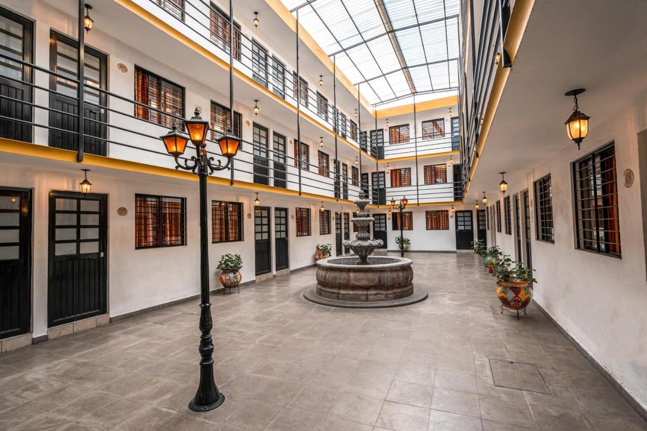 Cinco De Mayo Hotel Queretaro Bagian luar foto