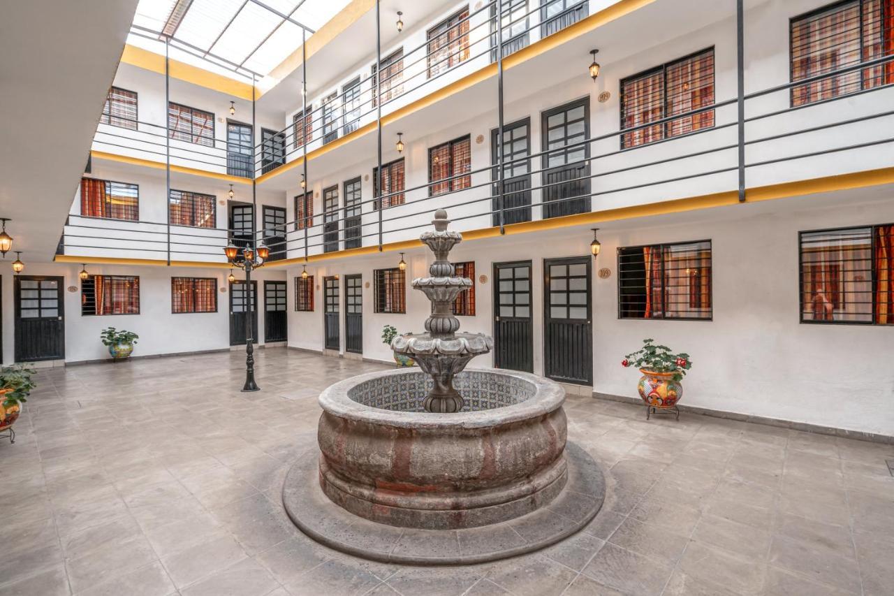 Cinco De Mayo Hotel Queretaro Bagian luar foto