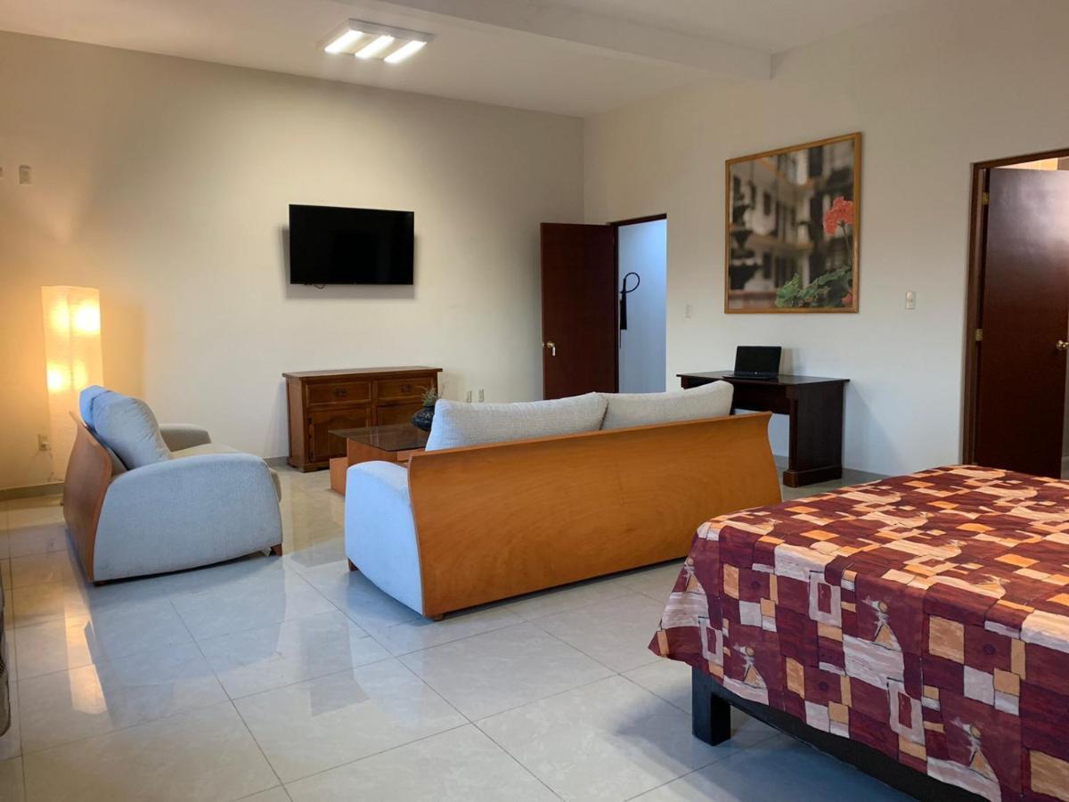 Cinco De Mayo Hotel Queretaro Bagian luar foto